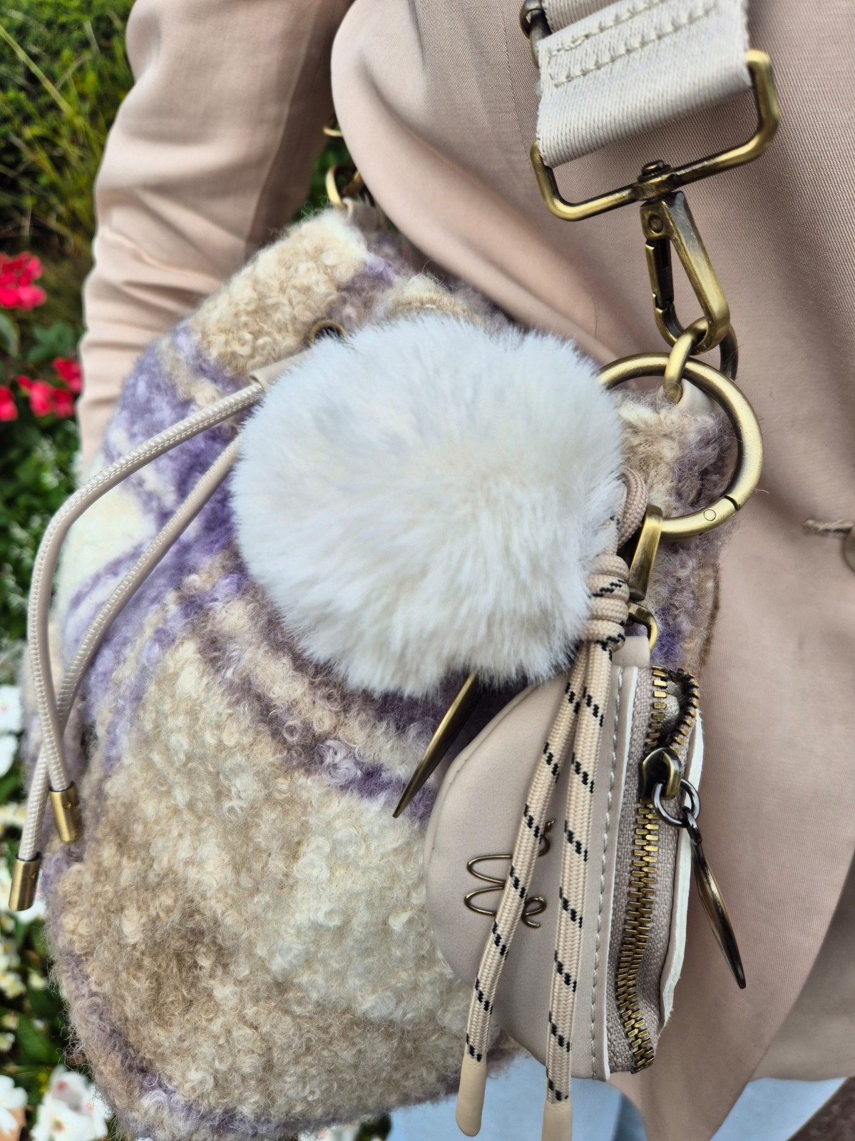 Sac bandoulière Woomen beige lavande disponible chez Evasion Dieppe