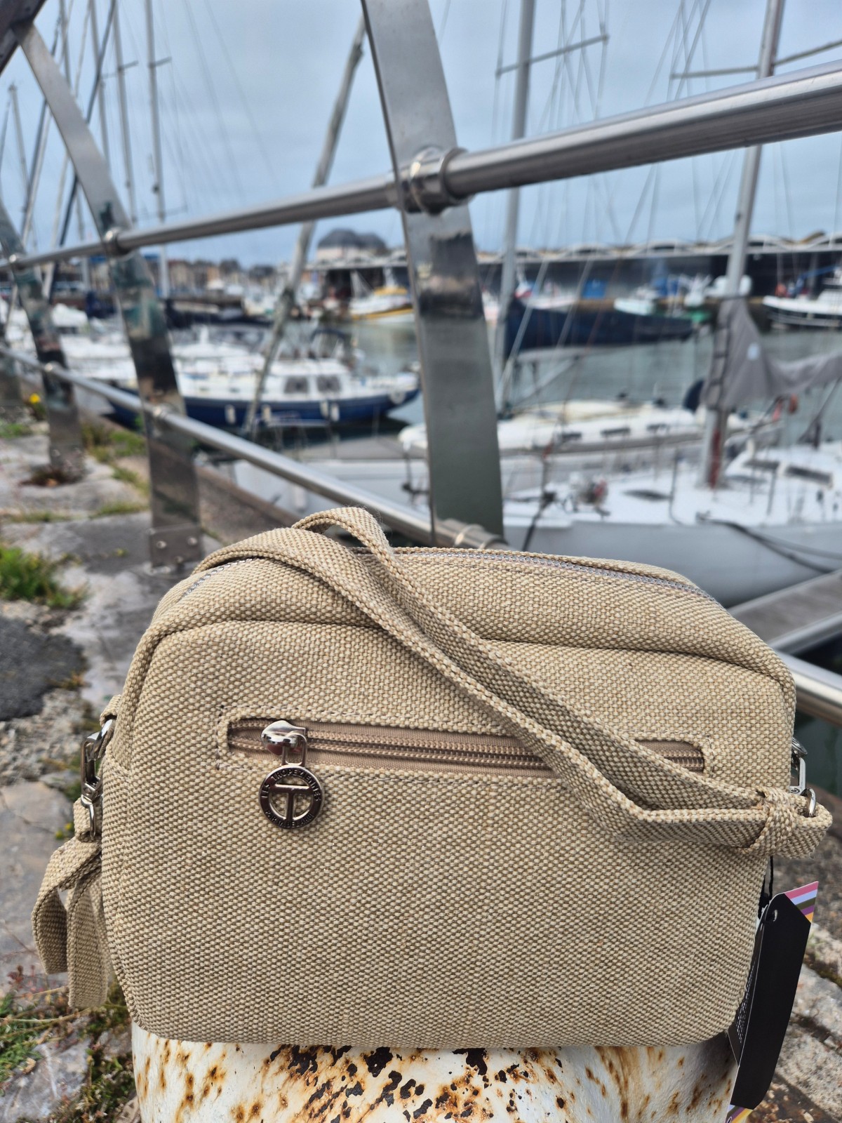 Sac bandoulière les Tropéziennes beige disponible chez Evasion Dieppe