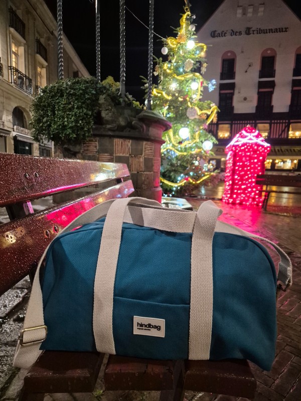 Sac week-end Hindbag Charlie bleu paon disponible chez Evasion Dieppe