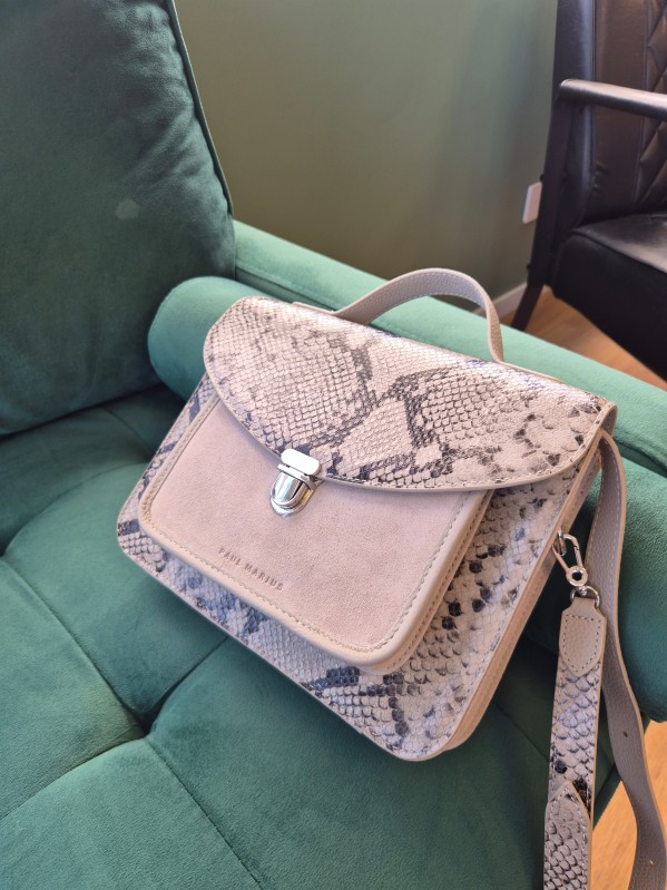 Sac bandoulière Paul Marius Mademoiselle George python galet disponible chez Evasion Dieppe