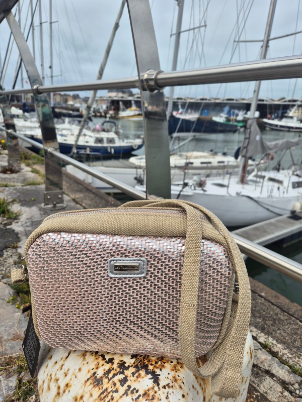 Sac bandoulière les Tropéziennes beige disponible chez Evasion Dieppe