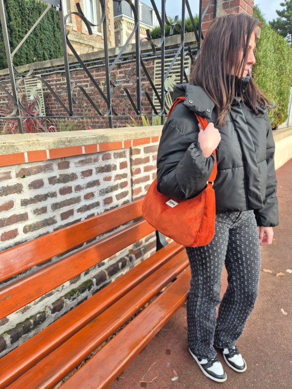 Sac bandoulière Hindbag Rosa velours brique disponible chez Evasion Dieppe