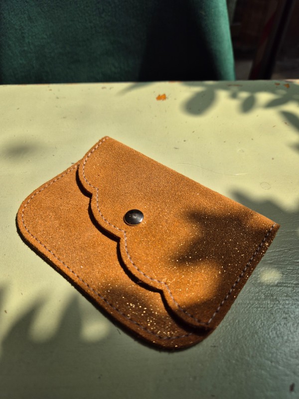 Porte-monnaie la Cartablière cuir pailleté or klimt disponible chez Evasion Dieppe