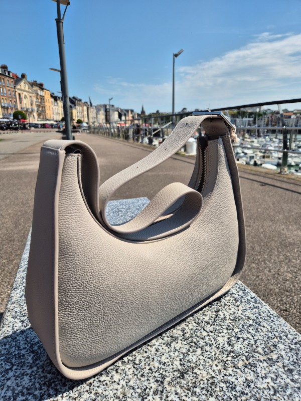 Sac Paul Marius Victoire cuir coloris galet disponible chez Evasion Dieppe