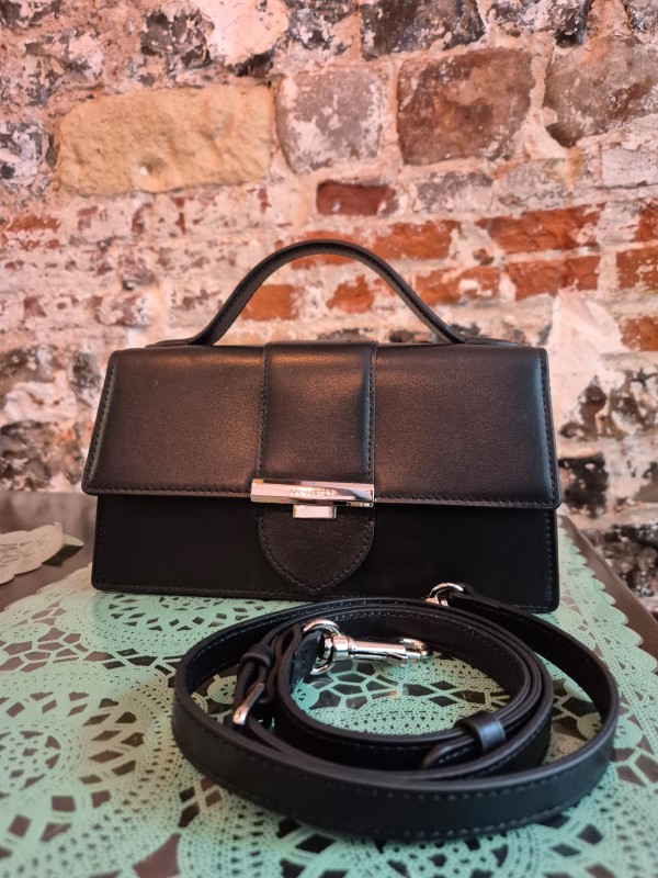 Sac Lancaster en cuir lisse noir disponible chez Evasion Dieppe