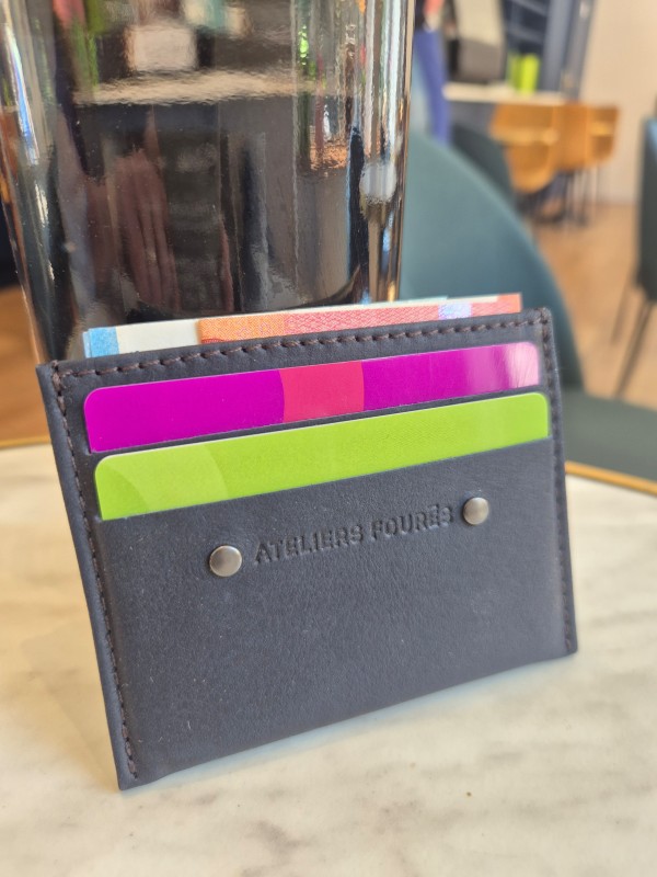 Porte-cartes Ateliers Fourès fabrication française cuir marine disponible chez Evasion Dieppe