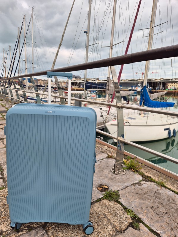 Grande valise rigide Elite disponible chez Evasion Dieppe