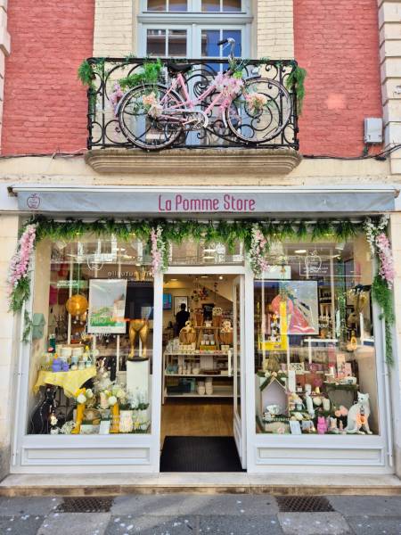 Concept Store, parfums, bougies, savons, décoration, luminaires, horloges, vaisselle, veilleuses Dieppe centre ville La Pomme Store