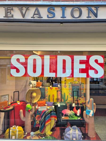 Evasion le spécialiste de la vente d'articles de maroquinerie, sacs, portefeuilles, valises, porte-ordinateur, scolaire, parapluies, ceintures sur Dieppe