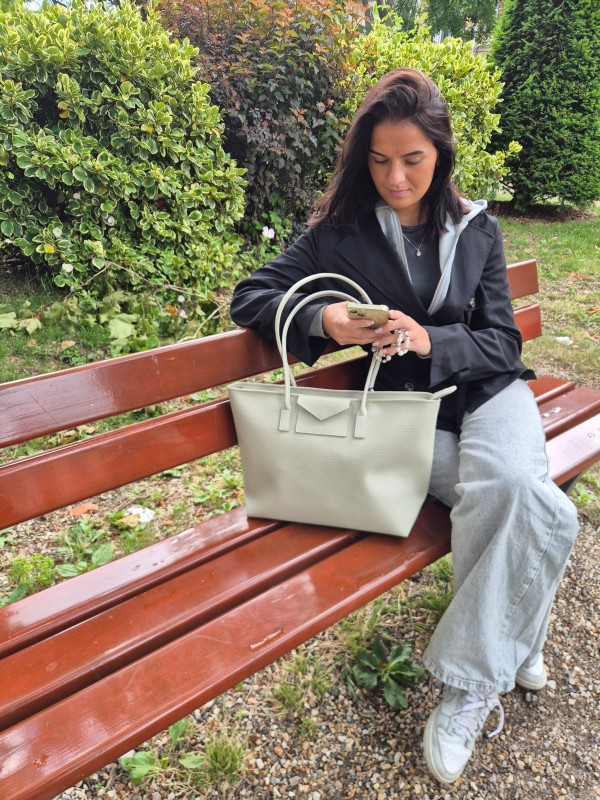 Sac de cours Lancaster coloris ivoire disponible chez Evasion Dieppe