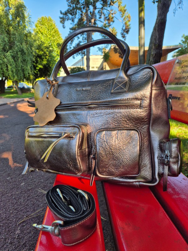 Porte-documents Paul Marius Dandy 90's acier disponible chez Evasion Dieppe