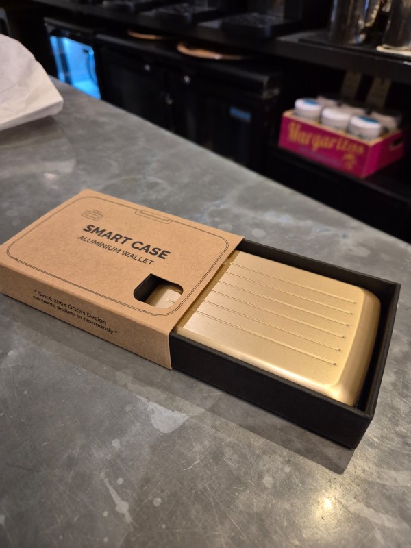 Porte-cartes anti-piratage Ogon Design coloris rose gold disponible chez Evasion Dieppe