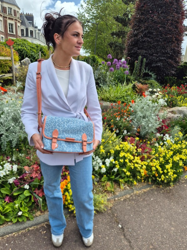Sac bandoulière Paul Marius Loulou version denim léopard disponible chez Evasion Dieppe