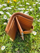 Portefeuille Paul Marius Valentine Escapade beige cognac disponible chez Evasion Dieppe