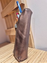 Trousse en cuir Paul Marius le Plumier cuivré indisponible chez Evasion Dieppe