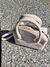 Petit sac d'été Lancaster cuir écru disponible chez Evasion Dieppe