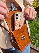 Sac Porte-téléphone Paul Marius en cuir cognac disponible chez Evasion Dieppe