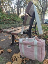 Sac bandoulière Hindbag Louise Teddy rose poudré disponible chez Evasion Dieppe