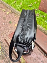 Sac bandoulière matelassé noir Hedgren disponible chez Evasion Dieppe