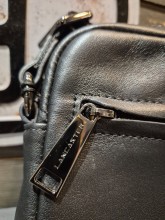Sac homme Lancaster en cuir noir disponible chez Evasion Dieppe