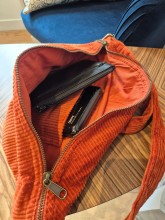 Sac banane Hindbag sasha velours brique disponible chez Evasion Dieppe