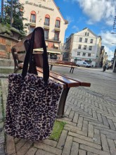 Sac Hindbag Paul fausse fourrure léopard disponible chez Evasion Dieppe