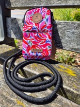 Sac téléphone Cabaia version Santorini disponible chez Evasion Dieppe