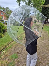 Grand parapluie cloche transparent Isotoner disponible chez Evasion Dieppe