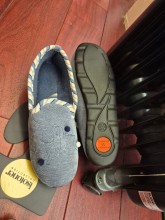 Chaussons Isotoner motif chat disponible chez Evasion Dieppe