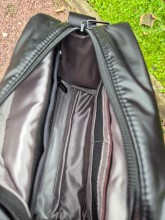 Sac bandoulière matelassé noir Hedgren disponible chez Evasion Dieppe