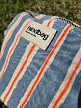 Sac banane Hindbag Olivia rayures larges bleu disponible chez Evasion Dieppe