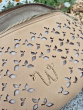 Sac banane Woomen coloris sable disponible chez Evasion Dieppe