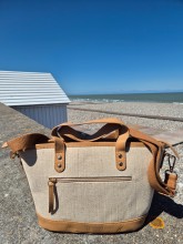 Sac bandoulière les Tropéziennes version bord de mer coloris beige camel disponible chez Evasion Dieppe