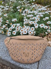 Sac banane Woomen coloris sable disponible chez Evasion Dieppe