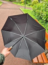 Parapluie pliant anti-retournement Isotoner disponible chez Evasion Dieppe