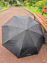 Parapluie pliant anti-retournement Isotoner disponible chez Evasion Dieppe