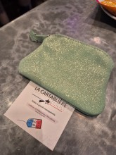 Petit porte-monnaie la Cartablière en cuir vert Jade pailleté disponible chez Evasion Dieppe