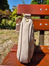 Sac bandoulière Woomen coloris craie disponible chez Evasion Dieppe