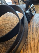 Ceinture en cuir noir les Ateliers Fourès fabriquée en France et disponible chez Evasion Dieppe