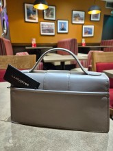 Sac bandoulière Lancaster  Paris Ily cuir galet foncé disponible chez Evasion Dieppe