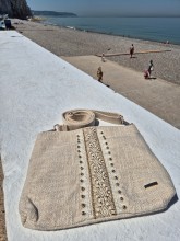 Sac pochette bandoulière les Tropéziennes beige disponible chez Evasion Dieppe