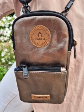 Sac Cabaia Phone Bag Louisville brown iridescent disponible chez Evasion Dieppe