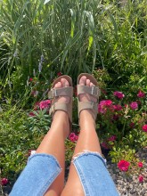 Sandales cuir coloris taupe Isotoner disponibles chez Evasion Dieppe