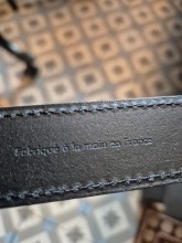 Ceinture en cuir noir les Ateliers Fourès fabriquée en France et disponible chez Evasion Dieppe
