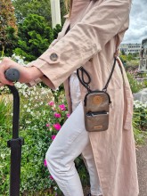 Sac Cabaia Phone Bag Louisville brown iridescent disponible chez Evasion Dieppe