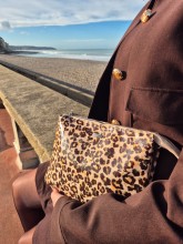 Sac pochette bandoulière les Tropéziennes léopard disponible chez Evasion Dieppe