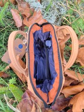 Sac Cabaia Crossbody small Moscou camel disponible chez Evasion Dieppe