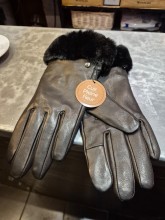 Gants Isotoner cuir doublé chaud avec revers fausse fourrure indisponible chez Evasion Dieppe