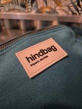 Banane Hindbag Sasha bleu paon disponible chez Evasion Dieppe