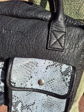 Sac étudiante Paul Marius Dandy python noir disponible chez Evasion Dieppe